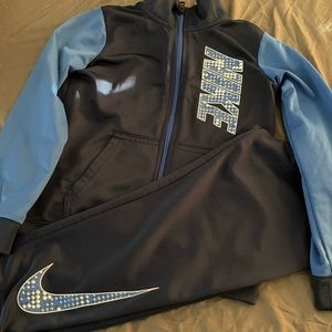 Like NEW !!!! Boys Nike tracksuit wore 1x. Fleece lined